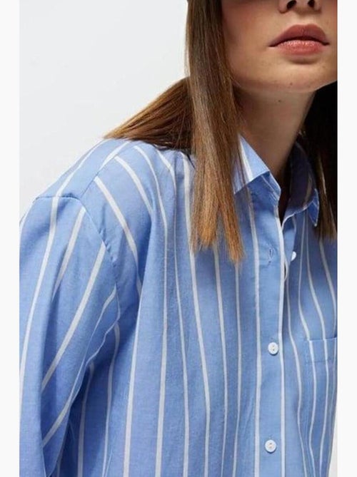 Camisa extragrande a rayas con botones y bolsillo mixray - Kiabi Camisa extragrande a rayas con botones y bolsillo mixray - Kiabi