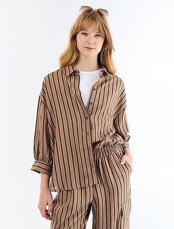 Camisa fluida de rayas con mangas abullonadas