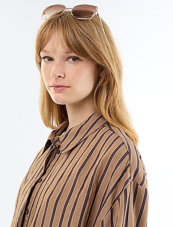 Camisa fluida de rayas con mangas abullonadas