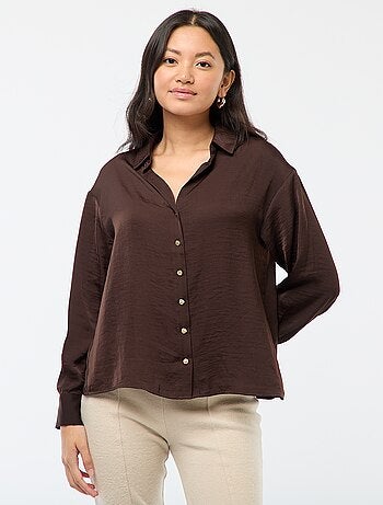 Camisa fluida satinada con botones dorados