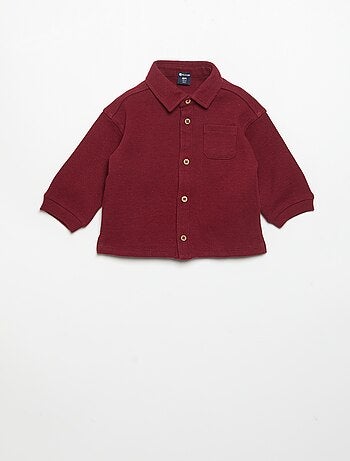 Camisa gofrada con cuello de puntas libres y bolsillo en el pecho