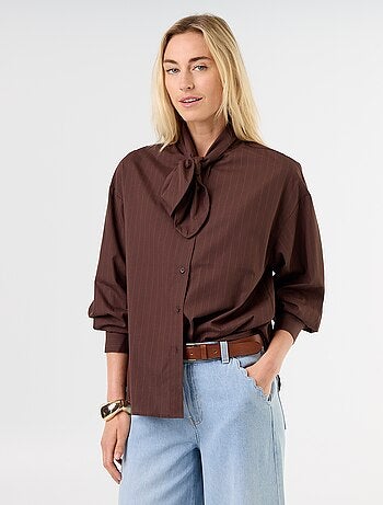Camisa holgada de manga larga y cuello anudado