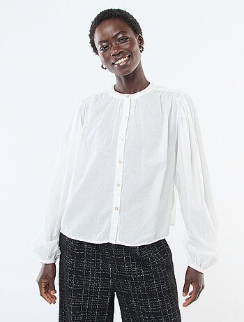 camisa lisa con mangas largas abullonadas