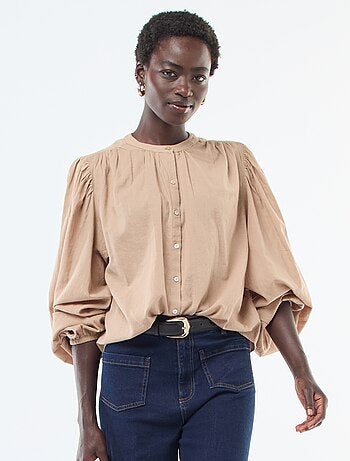 camisa lisa con mangas largas abullonadas