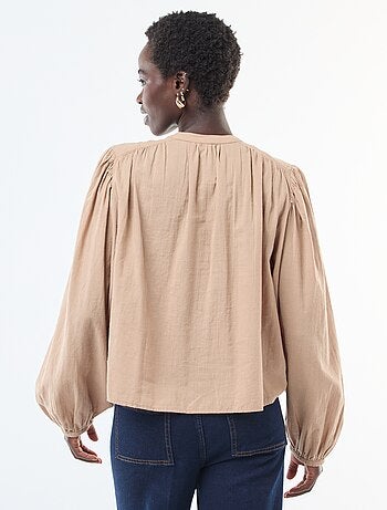 camisa lisa con mangas largas abullonadas