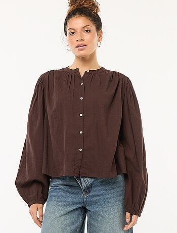 camisa lisa con mangas largas abullonadas