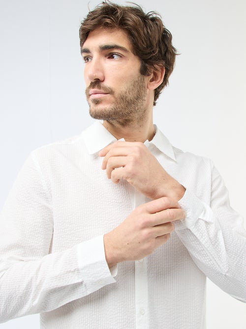 Camisa lisa con textura gofrada - Kiabi