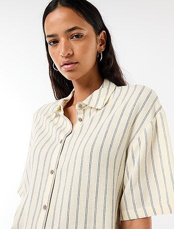 Camisa lisa de manga corta