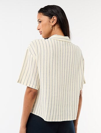 Camisa lisa de manga corta