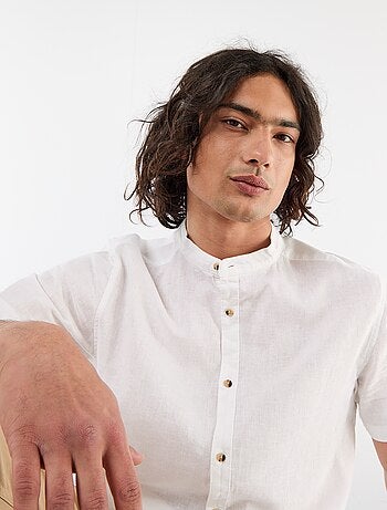 Camisa lisa de manga corta y cuello mao en mezcla de lino