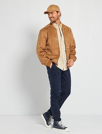 Outfit vaquero para hombre con camisa a cuadros café y negra 】