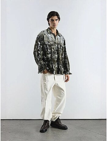 Camisa oversize con cuadros texturizados y bolsillo giesto