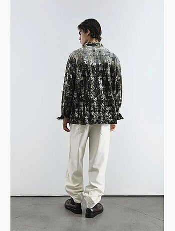 Camisa oversize con cuadros texturizados y bolsillo giesto