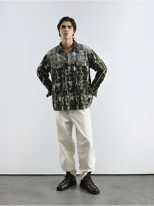 Camisa oversize con cuadros texturizados y bolsillo giesto - Kiabi Camisa oversize con cuadros texturizados y bolsillo giesto - Kiabi