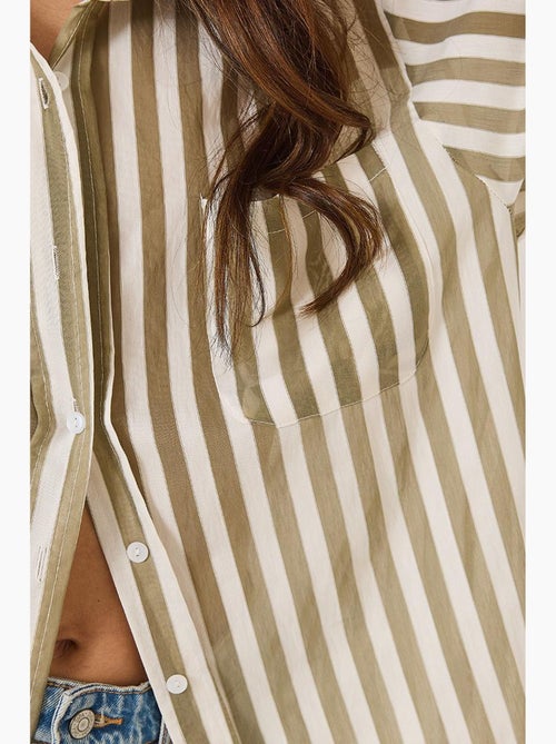 Camisa oversize con detalle de bolsillo único a rayas lucci - Kiabi Camisa oversize con detalle de bolsillo único a rayas lucci - Kiabi