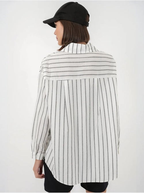 Camisa oversize texturizada de rayas con cierre de botones bdart - Kiabi Camisa oversize texturizada de rayas con cierre de botones bdart - Kiabi
