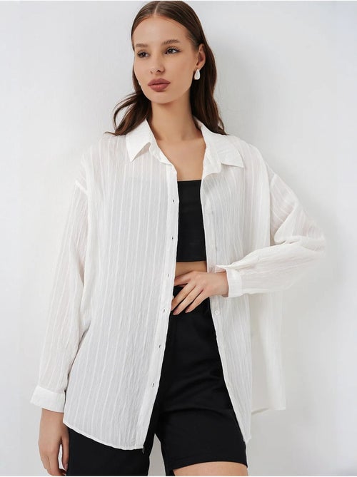 Camisa oversize texturizada de rayas con cierre de botones bdart - Kiabi Camisa oversize texturizada de rayas con cierre de botones bdart - Kiabi