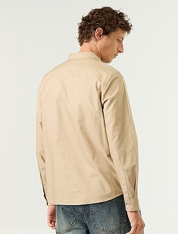 Camisa oxford con abertura abotonada