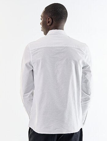 Camisa oxford con abertura abotonada