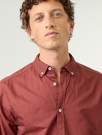 Camisa oxford con abertura abotonada
