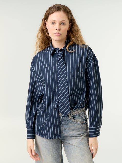 Camisa rayada con bolsillo en el pecho + corbata a juego - 2 piezas - Kiabi Camisa rayada con bolsillo en el pecho + corbata a juego - 2 piezas - Kiabi