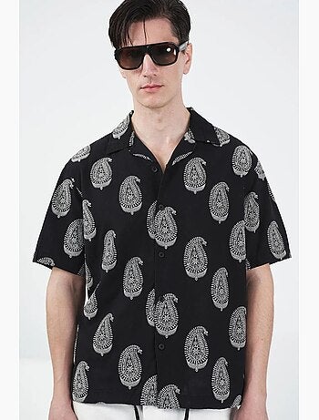 Camisa regular fit con estampado paisley y cierre de botones giesto