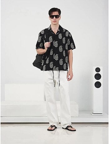Camisa regular fit con estampado paisley y cierre de botones giesto
