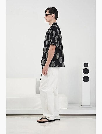 Camisa regular fit con estampado paisley y cierre de botones giesto