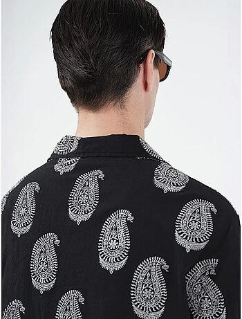 Camisa regular fit con estampado paisley y cierre de botones giesto