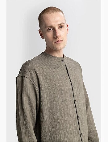Camisa texturizada de manga larga y cuello redondo giesto