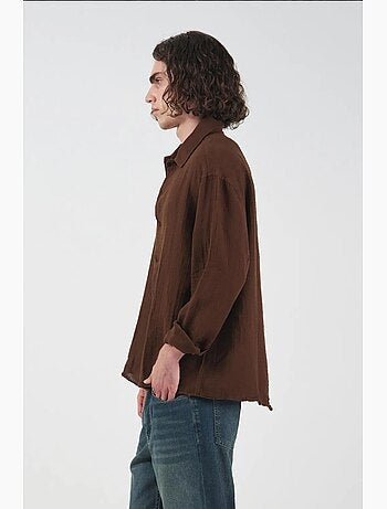 Camisa texturizada de tejido con manga larga y botones giesto