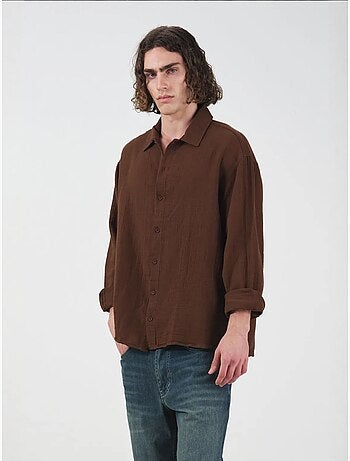 Camisa texturizada de tejido con manga larga y botones giesto