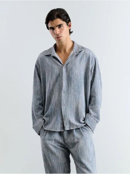 Camisa texturizada extragrande con botones giesto - Kiabi Camisa texturizada extragrande con botones giesto - Kiabi