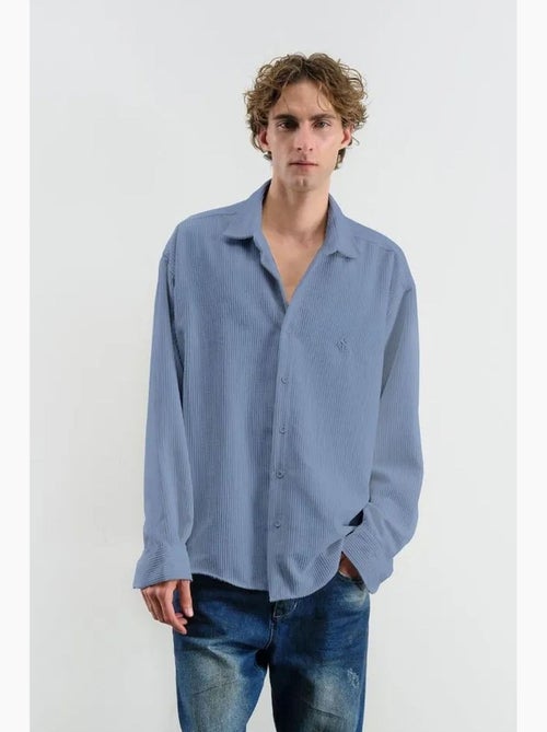 Camisa texturizada extragrande con botones giesto - Kiabi Camisa texturizada extragrande con botones giesto - Kiabi