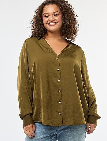 Camisa tipo sahariana satinada con botones dorados