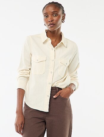 Camisa vaquera con 2 bolsillos de parche con solapa en el pecho