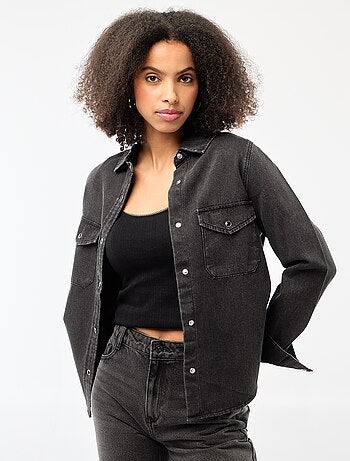 Camisa vaquera con 2 bolsillos de parche con solapa en el pecho