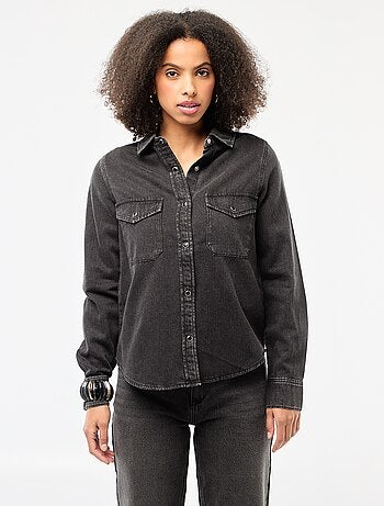 Camisa vaquera con 2 bolsillos de parche con solapa en el pecho