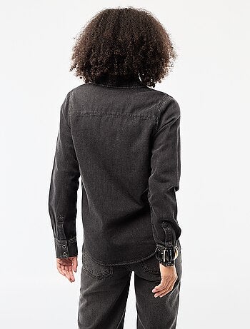 Camisa vaquera con 2 bolsillos de parche con solapa en el pecho