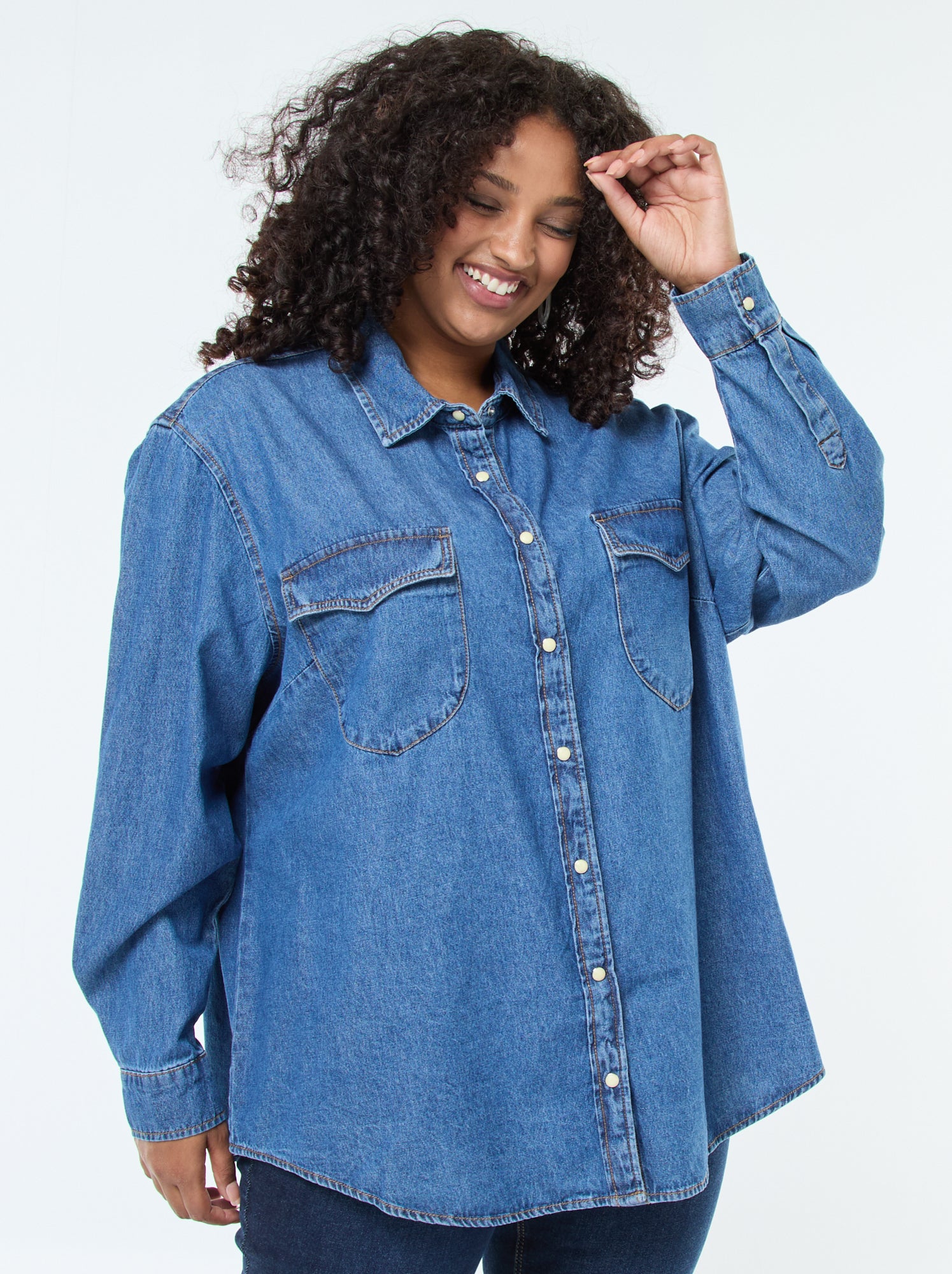 Camisa vaquera con 2 bolsillos en el pecho