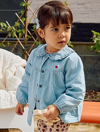 Camisa vaquera con bordado de corazón