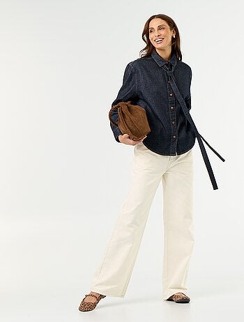 Camisa vaquera con cuello camisero con lazada