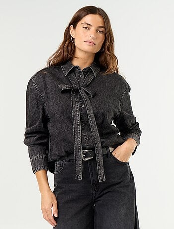Camisa vaquera con cuello camisero con lazada