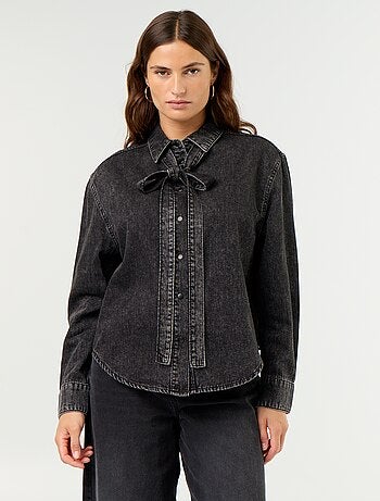 Camisa vaquera con cuello camisero con lazada