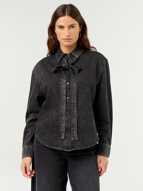 Camisa vaquera con cuello camisero con lazada - Kiabi Camisa vaquera con cuello camisero con lazada - Kiabi
