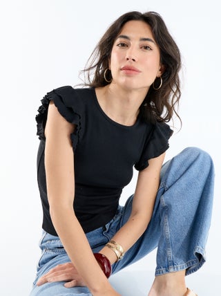 Camiseta acanalada con mangas de volantes