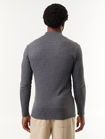 Camiseta acanalada de cuello alto y manga larga