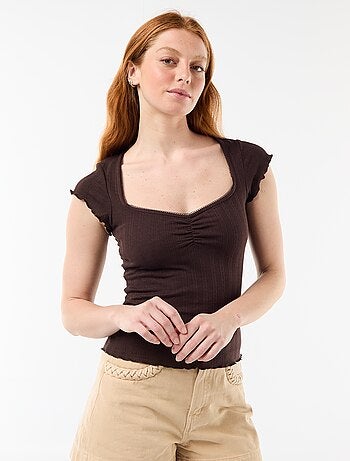 Camiseta acanalada de manga corta con mangas con volantes