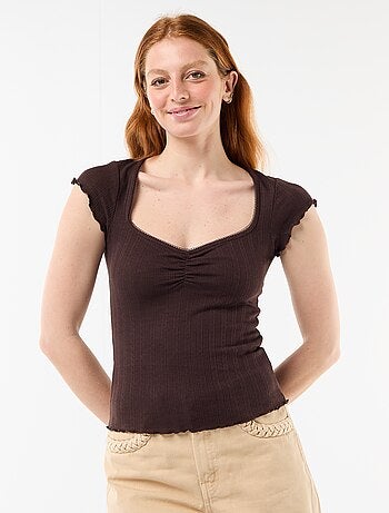 Camiseta acanalada de manga corta con mangas con volantes