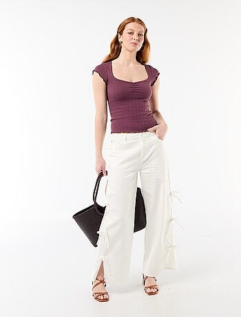 Camiseta acanalada de manga corta con mangas con volantes